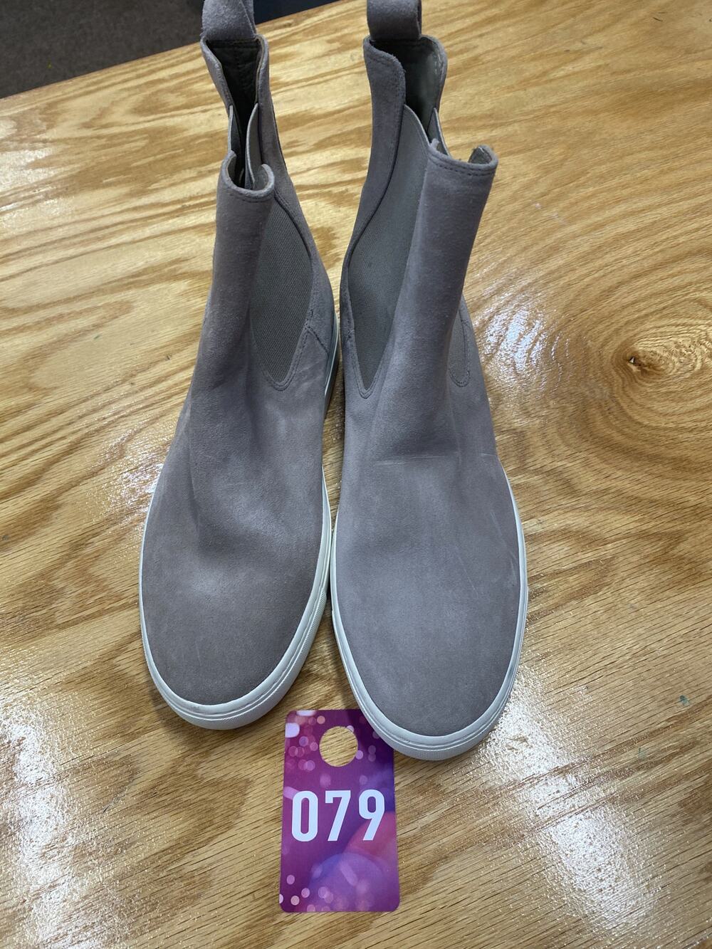 Vince Norman-B Women's 7.5 M Woodsmoke Suede Slip-On Round Toe Chelsea Boots